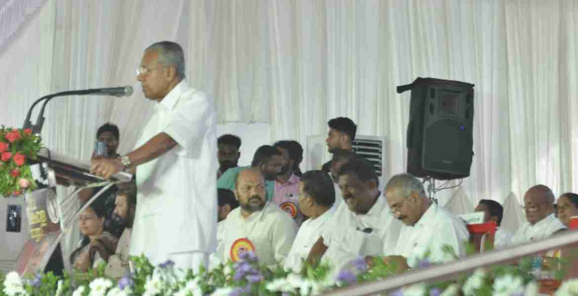 കേന്ദ്രം  ശ്രമിക്കുന്നത്  കേരളത്തെ പിറകോട്ടടിപ്പിക്കാൻ: മുഖ്യമന്ത്രി