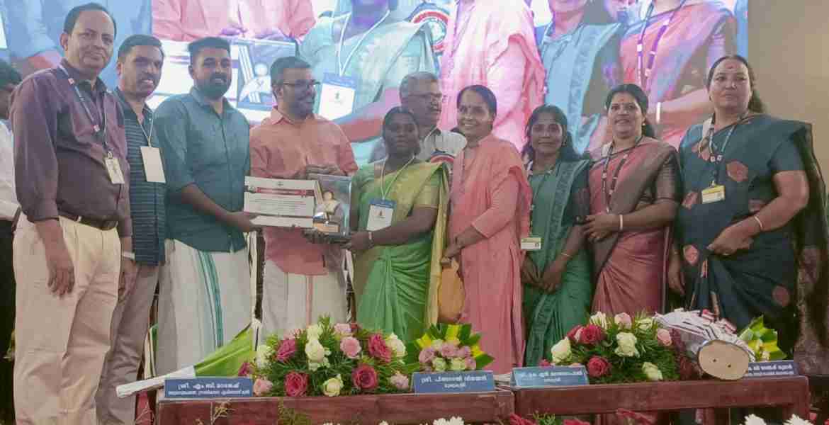 മഹാത്മ പുരസ്‌കാരം ഏറ്റുവാങ്ങി കാട്ടകാമ്പാല്‍ ഗ്രാമപഞ്ചായത്ത്