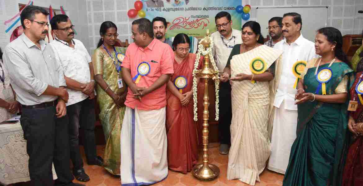 ആറാംഘട്ട കുളമ്പുരോഗ പ്രതിരോധ യജ്ഞത്തിന്റെ സംസ്ഥാനതല ഉദ്ഘാടനം ജില്ലാ വെറ്ററിനറി കേന്ദ്രത്തില്‍ മന്ത്രി ജെ ചിഞ്ചുറാണി നിര്‍വഹിക്കുന്നു
