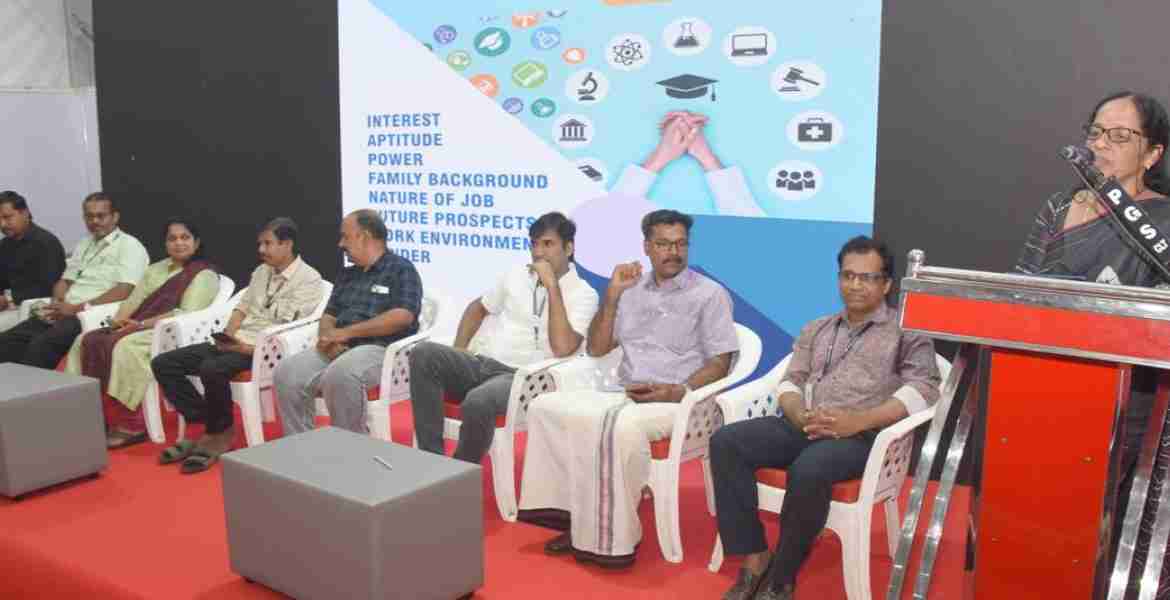 എന്റെ കേരളം പ്രദര്‍ശന-വിപണന മേളയിലെ കരിയര്‍ ഗൈഡന്‍സ് കോര്‍പ്പറേഷന്‍ സ്ഥിരം സമിതി അധ്യക്ഷ ഡോ. എസ് ജയശ്രീ ഉദ്ഘാടനം ചെയ്യുന്നു