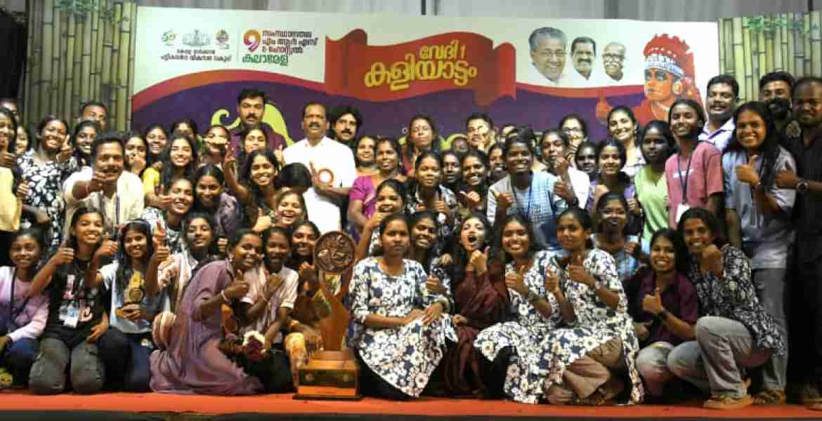 കാസര്‍ഗോഡ് പരവനടുക്കം മോഡല്‍ റെസിഡന്‍ഷ്യല്‍ സ്‌കൂള്‍ ചാമ്പ്യന്മാര്‍