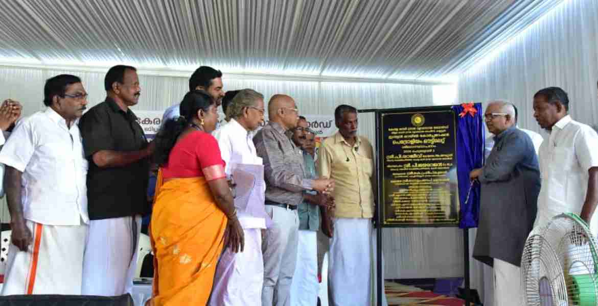 ഖാദി ഗ്രാമ വ്യവസായ ബോർഡിന്റെ പെട്രോൾ പമ്പിന് തറക്കല്ലിട്ടു 