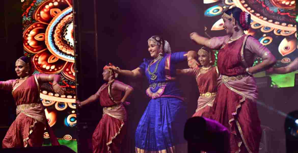 ആനന്ദരാവുകൾ ഒരുക്കി നൃത്ത സംഗീത മെഗാ ഷോകൾ