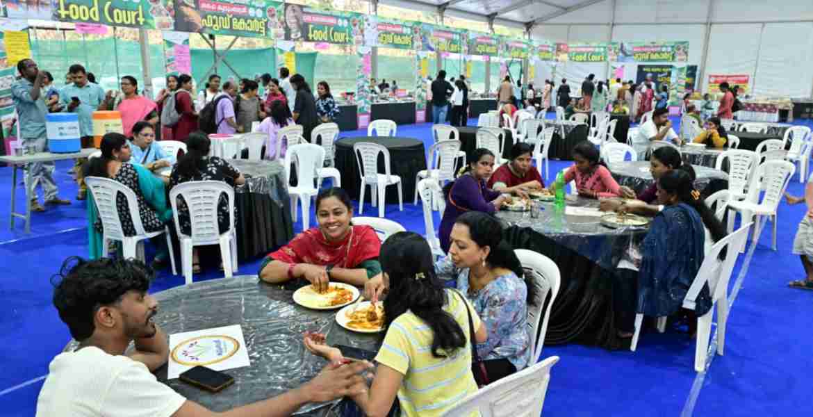 ഹാപ്പിനെസ് ഫെസ്റ്റിവലിൽ പാൻ ഇന്ത്യൻ രുചി കൂട്ടുകളൊരുക്കി കുടുംബശ്രീ ഫുഡ് കോർട്ട്