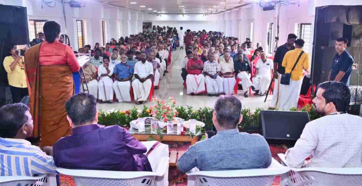 ചൊക്ലി കോടിയേരി ബാലകൃഷ്ണന്‍ സ്മാരക ഗവ. കോളേജിൽ പുതിയ കോഴ്‌സുകള്‍ അനുവദിക്കും; മന്ത്രി ഡോ. ആര്‍ ബിന്ദു  കോടിയേരി ബാലകൃഷ്ണന്‍ സ്മാരക ഗവ. കോളേജിന് പുതിയ കോഴ്‌സുകള്‍ അനുവദിക്കാനുള്ള നടപടികള്‍ ഏറ്റവും വേഗത്തില്‍ നടത്തുമെന്നും നിര്‍മിത ബുദ്ധിയിലധിഷ്ഠിതമായ കോഴ്‌സുകള്‍ക്ക് കൂടുതല്‍ ഊന്നല്‍ നല്‍കുമെന്നും ഉന്നത വിദ്യാഭ്യാസ സാമൂഹ്യനീതി വകുപ്പ് മന്ത്രി ഡോ. ആര്‍ ബിന്ദു പറഞ്ഞു. കോടിയേരി ബാലകൃഷ്ണന്‍ സ്മാരക ഗവ. കോളേജിലെ അക്കാദമിക് ബ്ലോക്ക്, വനിതാ ഹോസ്റ്റല്‍, കാന്റീന്‍ എന്നിവ ഉദ്ഘാടനം ചെയ്ത് സംസാരിക്കുകയായിരുന്നു മന്ത്രി. അ