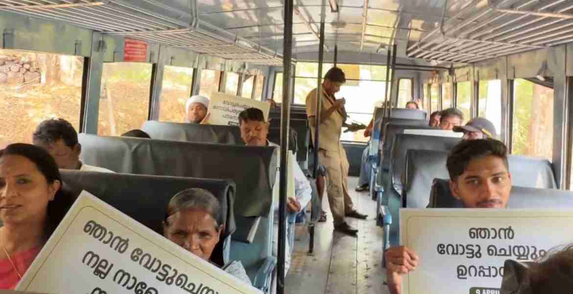മാനന്തവാടി മണ്ഡലത്തിലെ സ്വീപ് അംഗങ്ങള്‍ കെ.എസ്.ആര്‍.ടി.സി ബസില്‍ സഞ്ചരിച്ച് നടത്തിയ തെരഞ്ഞെടുപ്പ് ബോധവത്കരണ പ്രവര്‍ത്തനം