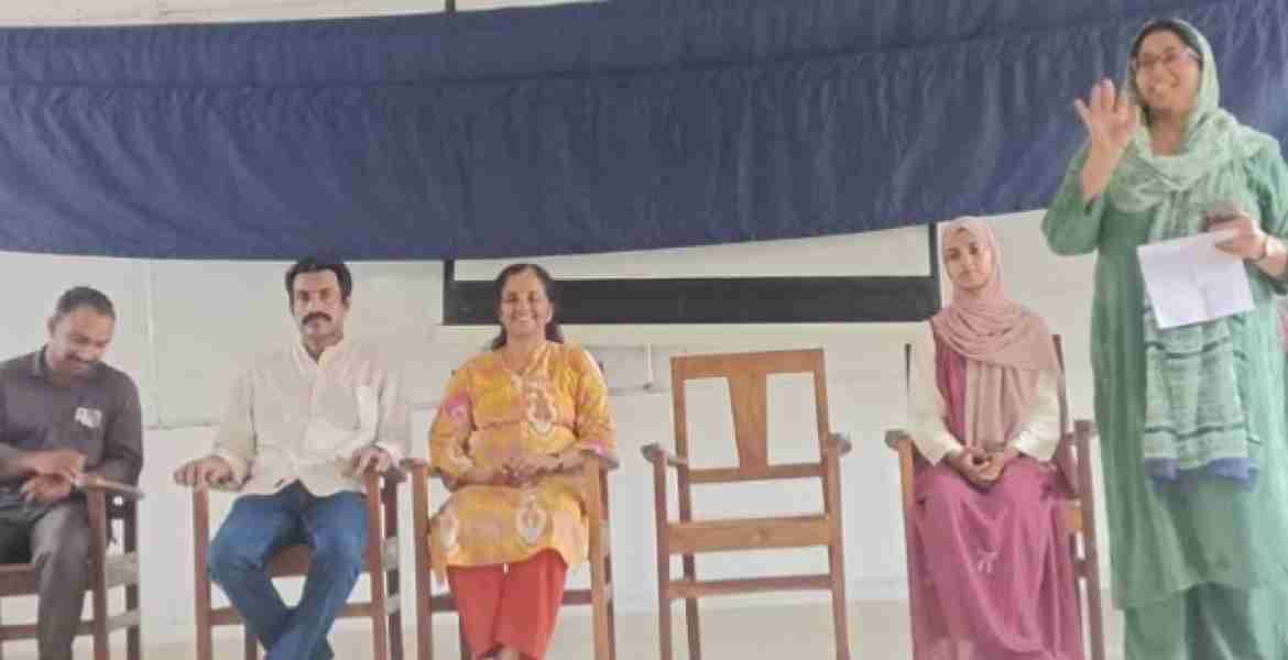 ഗവ. ചിൽഡ്രൻസ് ഹോം (ഗേൾസ്) ഓഡിറ്റോറിയത്തിൽ സംഘടിപ്പിച്ച 'വർണ്ണച്ചിറകുകൾ' ചിത്രകലാ  ശിൽപശാലയിൽ നിന്ന്