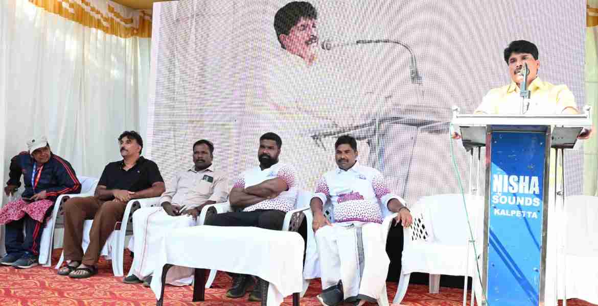 ഒളിമ്പിക് ദിനാചരണത്തിൻ്റെ ഭാഗമായി കൻപ്പറ്റയിൽ നടന്ന മൺസൂൺ മാരത്തോൺ  കൃഷി വകുപ്പ് മന്ത്രി അഡ്വ.ടി സിദ്ധിഖ് ഉദ്ഘാടനം ചെയ്യുന്നു