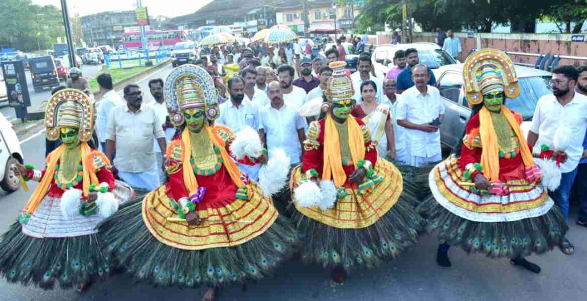 ഓണം വാരാഘോഷം: വിളംബര ഘോഷയാത്ര നടത്തി