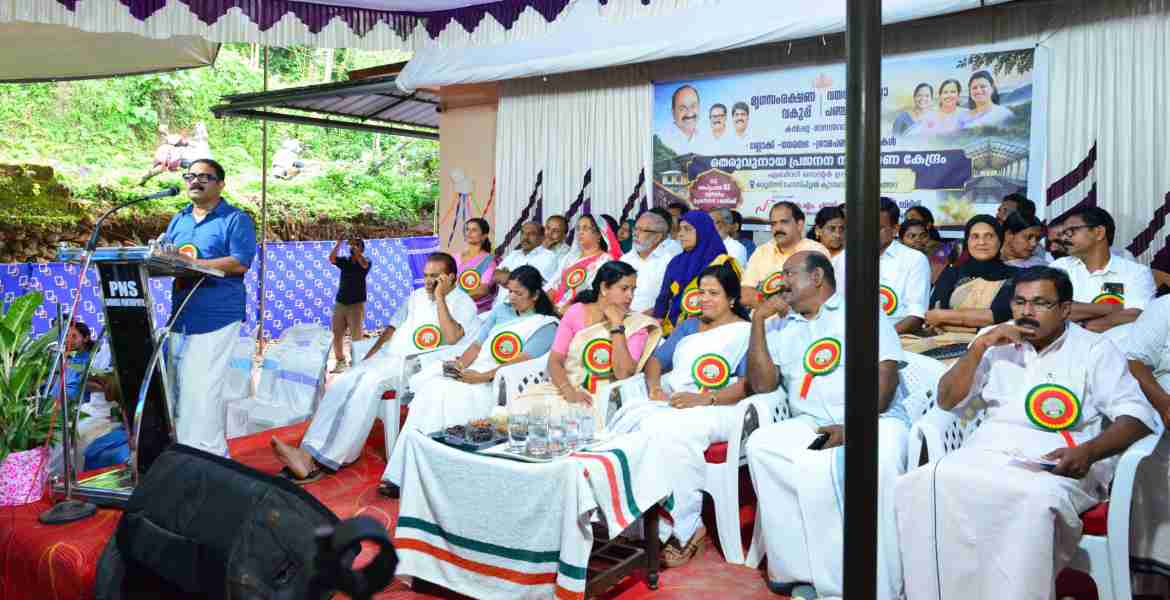 പടിഞ്ഞാറത്തറയിൽ സ്ഥാപിച്ച തെരുവുനായ പ്രജനന നിയന്ത്രണ കേന്ദ്രം തദ്ദേശ സ്വയംഭരണ വകുപ്പ് മന്ത്രി കെ.എം.ഷാജി ഉദ്‌ഘാടനം ചെയ്യുന്നു