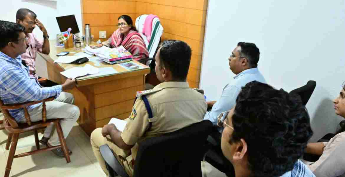 പൊതുസ്ഥലങ്ങളിലെ അനധികൃത ബോര്‍ഡുകള്‍ നീക്കം ചെയ്യണം