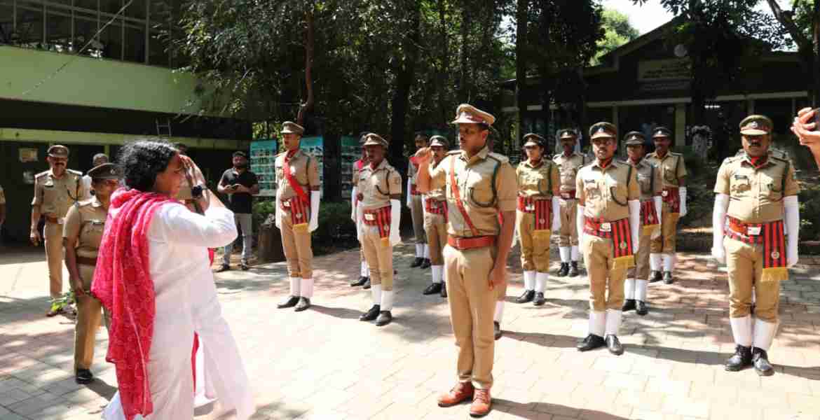 കാട് തെളിയണം, പ്രതിസന്ധികള്‍ മാറണം; ആറളം ഫാമിനെ തൊട്ടറിഞ്ഞ് മന്ത്രി തുളസിയുടെ സന്ദര്‍ശനം