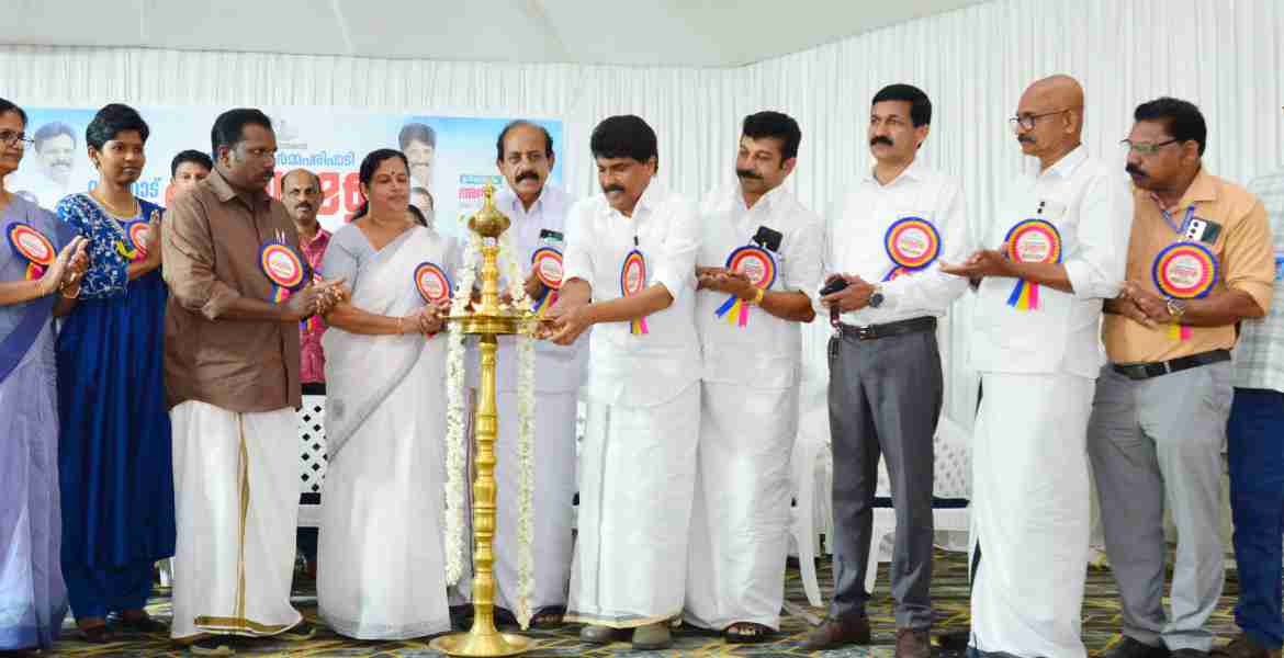 പട്ടയമേള ജില്ലാതല ഉദ്‌ഘാടനം  കൽപ്പറ്റ സേക്രട്ട് ഹാർട്ട് പള്ളി ഓഡിറ്റോറിയത്തിൽ കൃഷി വകുപ്പ് മന്ത്രി അഡ്വ.ടി.സിദ്ദിഖ് നിർവഹിക്കുന്നു