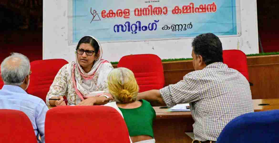 സ്ത്രീകളുടെ പ്രശ്നങ്ങൾ സാമൂഹിക പ്രശ്നമായി പരിഗണിക്കണം 