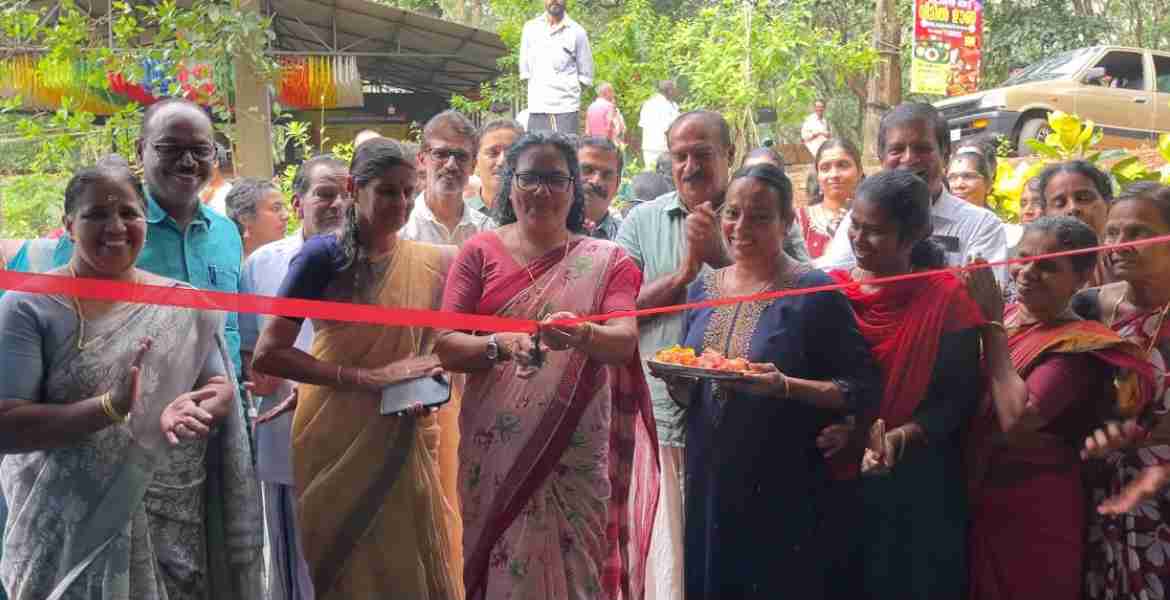 കുടുംബശ്രീ മോഡല്‍ 'നാടന്‍ തട്ട് വീട്ടിലെ ഊണ്' ഇനി പടിയൂരിലും 