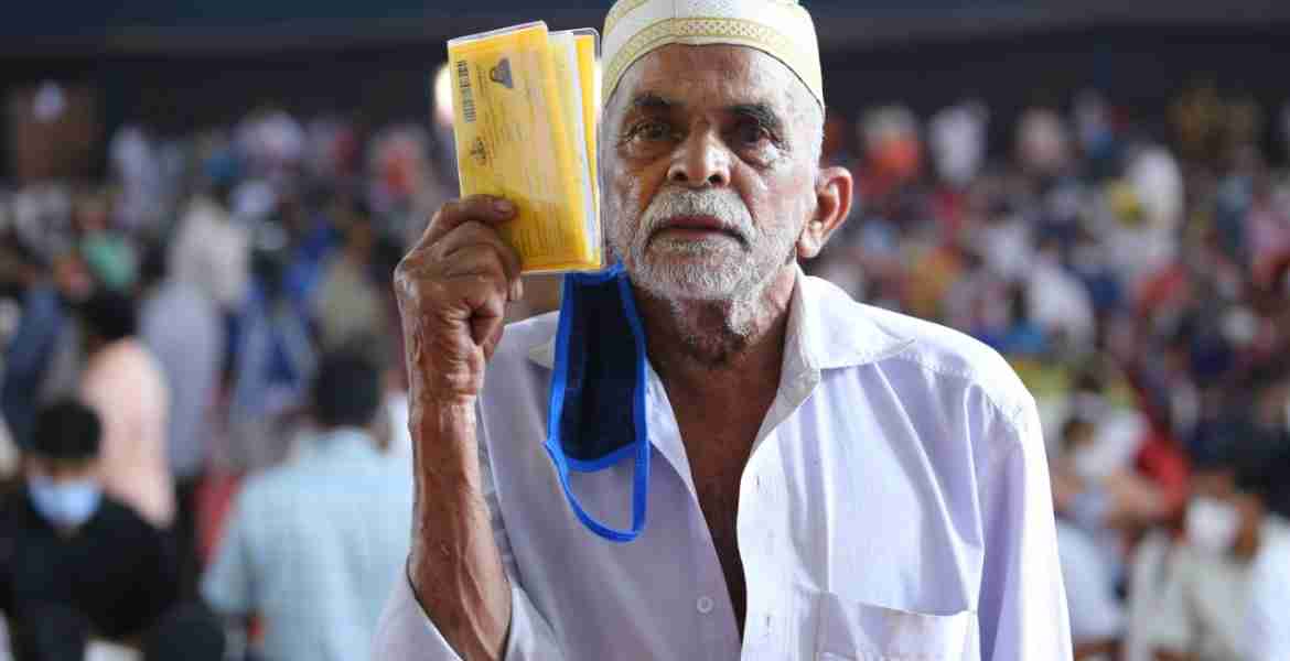 അദാലത്ത്-    മഞ്ഞ കാർഡ് ലഭിച്ചതിൽ സന്തോഷം അറിയിച്ച് അബ്ദുൽ ഖാദർ