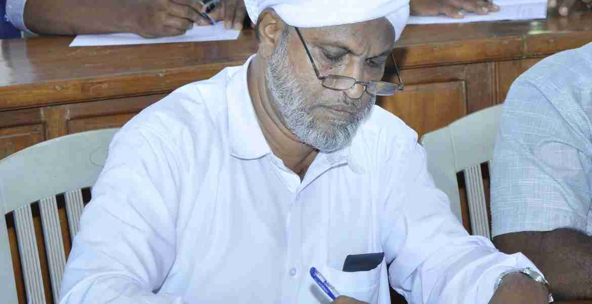 വായനാപക്ഷാചരണത്തിന്റെ ഭാഗമായി ജില്ലാ ഇന്‍ഫര്‍മേഷന്‍ ഓഫീസും  ജില്ലാ സാക്ഷരതാ മിഷനും സംയുക്തമായി  ജില്ലാ പഞ്ചായത്ത് അനക്‌സ് ഹാളില്‍ സംഘടിപ്പിച്ച സാഹിത്യ രചനാ മത്സരത്തില്‍ അബ്ദുള്ള മൗലവി.