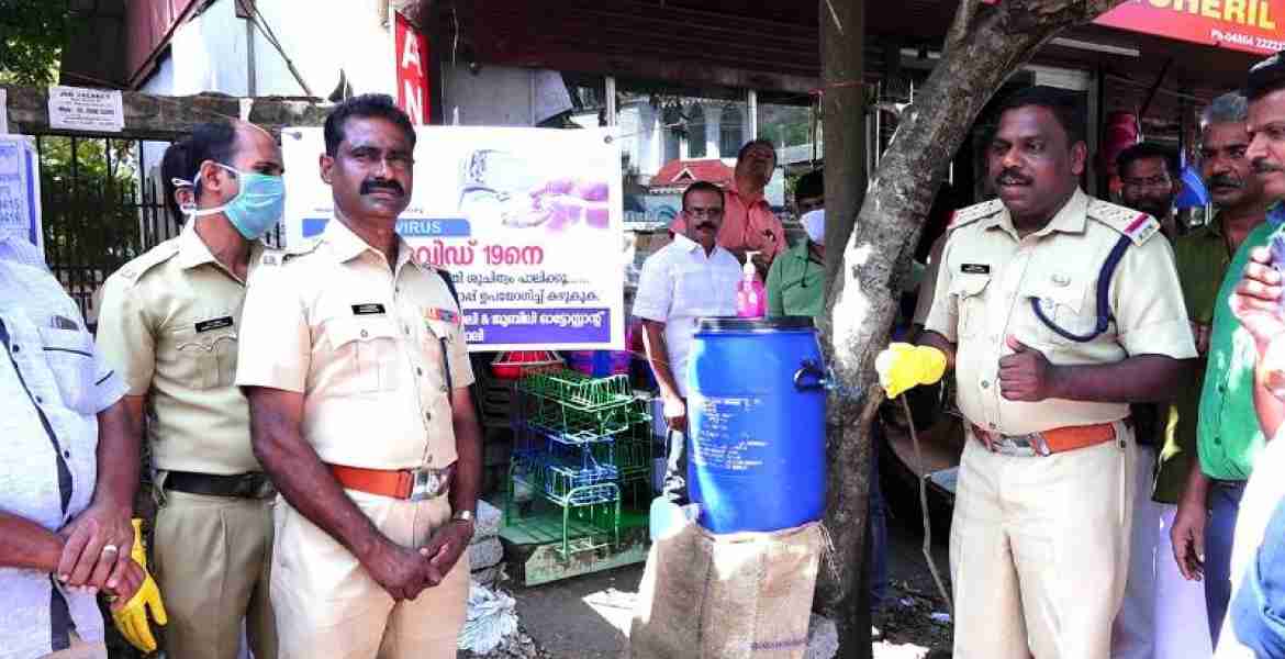 അടിമാലി ജനമൈത്രി പോലീസിന്റെ നേതൃത്ത്വത്തില്‍ നടത്തിയ കൊവിഡ് 19 പ്രതിരോധ പ്രവര്‍ത്തനം