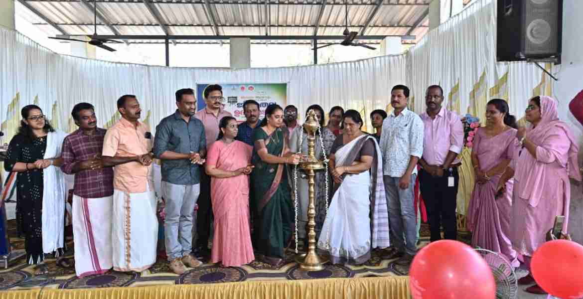 അക്ഷരം ആരോഗ്യം പരിപാടിയുടെ ഉദ്ഘാടനം  പന്തളം നഗരസഭ ആരോഗ്യ സ്ഥിരം സമിതി അധ്യക്ഷ സുനിത വേണു പൂഴിക്കാട് സര്‍ക്കാര്‍ യുപി സ്‌കൂളില്‍ നിര്‍വഹിക്കുന്നു