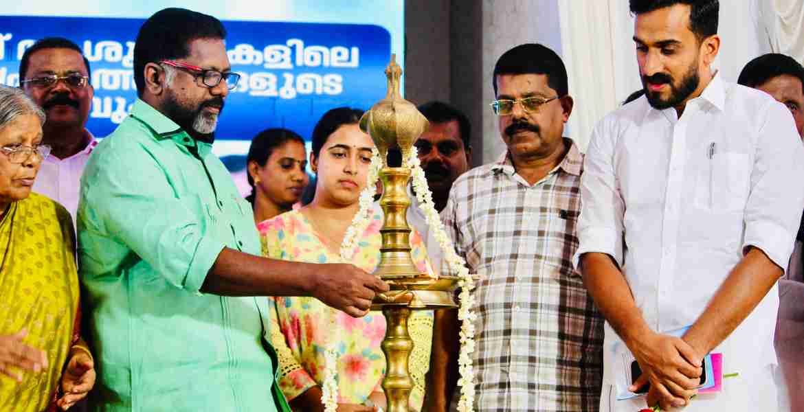 അടൂര്‍ ആയുഷ് ഇന്റഗ്രേറ്റഡ് ഹോമിയോപ്പതി ആശുപത്രിയുടെ ശിലാസ്ഥാപന ചടങ്ങില്‍ നിയമസഭ ഡെപ്യൂട്ടി സ്പീക്കര്‍ ചിറ്റയം ഗോപകുമാര്‍ സംസാരിക്കുന്നു