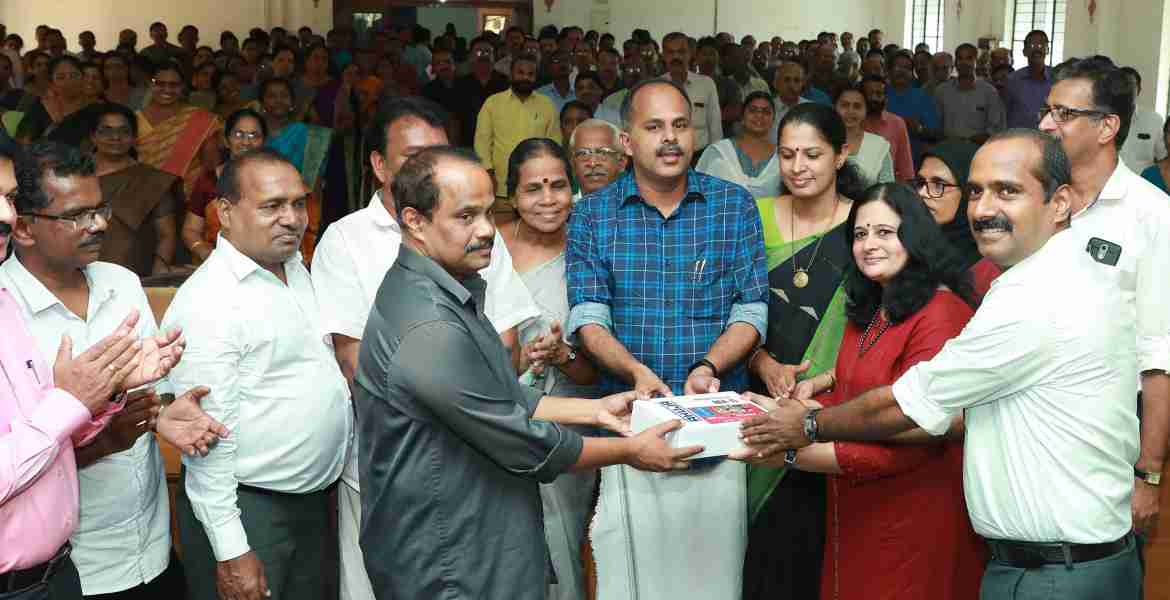 അധ്യാപനം ഇനി ആയാസ രഹിതം; കോളര്‍ മൈക്കുമായി ജില്ലാപഞ്ചായത്ത്