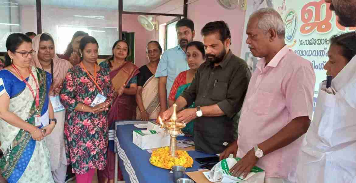 പന്തളം തെക്കേക്കര ഗ്രാമ പഞ്ചായത്ത് സംഘടിപ്പിച്ച ബോധവല്‍ക്കരണ ക്ലാസിന്റെയും വന്ധ്യത സ്‌ക്രീനിംഗ് ക്യാമ്പിന്റെയും ഉദ്ഘാടനം പ്രസിഡന്റ് എസ് രാജേന്ദ്ര പ്രസാദ് നിര്‍വഹിക്കുന്നു