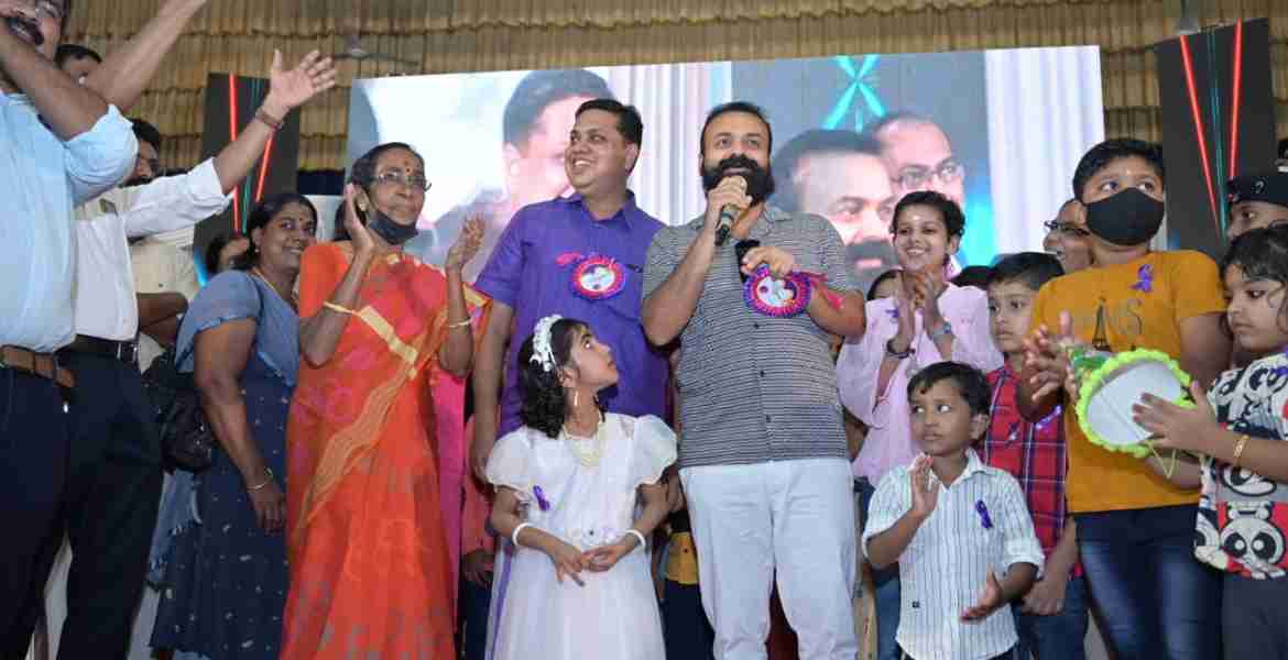 മലബാർ കാൻസർ സെന്റർ, തലശ്ശേരി നഗരസഭ, ജില്ലാ പഞ്ചായത്ത്, കണ്ണൂർ കാൻസർ കൺട്രോൾ കൺസോർഷ്യം എന്നിവ സംയുക്തമായി സംഘടിപ്പിച്ച കാൻസർ അതിജീവിതരുടെ കൂട്ടായ്മ മുഖ്യമന്ത്രി പിണറായി വിജയൻ ഓൺലൈനായി ഉദ്ഘാടനം ചെയ്യുന്നു