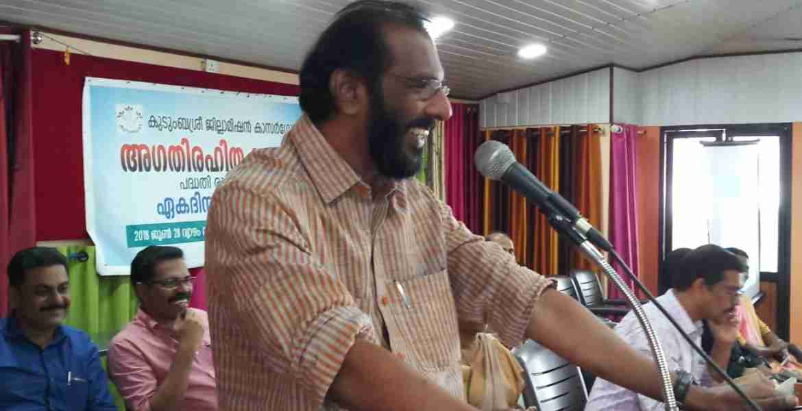 നീലേശ്വരം വ്യാപാരഭവനില്‍ കുടുംബശ്രീ ജില്ലാമിഷന്റെ നേതൃത്വത്തില്‍ നടത്തിയ ഏകദിന പരിശീലനം നഗരസഭ ചെയര്‍മാന്‍ പ്രെഫ. കെ പി ജയരാജന്‍ ഉദ്ഘാടനം ചെയ്യുന്നു. 