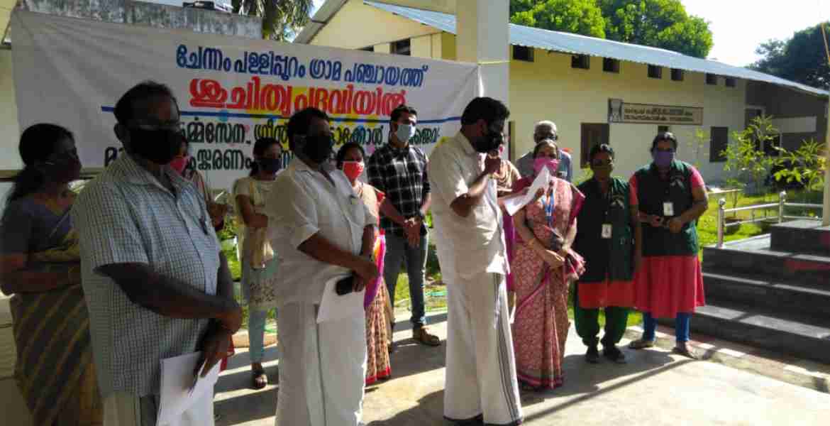 പള്ളിപ്പുറം ഗ്രാമപഞ്ചായത്ത് പ്രസിഡന്റ് പി.ആര്‍ ഹരിക്കുട്ടന്‍ ശുചിത്വ പദവി പ്രഖ്യാപനം നടത്തുന്നു.