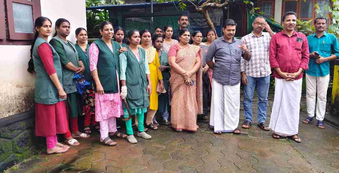 മാലിന്യമുക്ത നവകേരള പൊതു ഇട ജനകീയ ശുചീകരണ പരിപാടി പടിയൂർ പഞ്ചായത്ത് പ്രസിഡന്റ് ബി ഷംസുദ്ദീൻ ഉദ്ഘാടനം ചെയ്യുന്നു