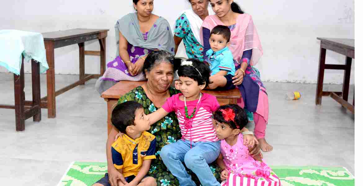 പേരും വിശേഷങ്ങളും ചോദിച്ച് മുഖ്യമന്ത്രി;  അൽഭുതം മാറാതെ അന്നാമരിയ