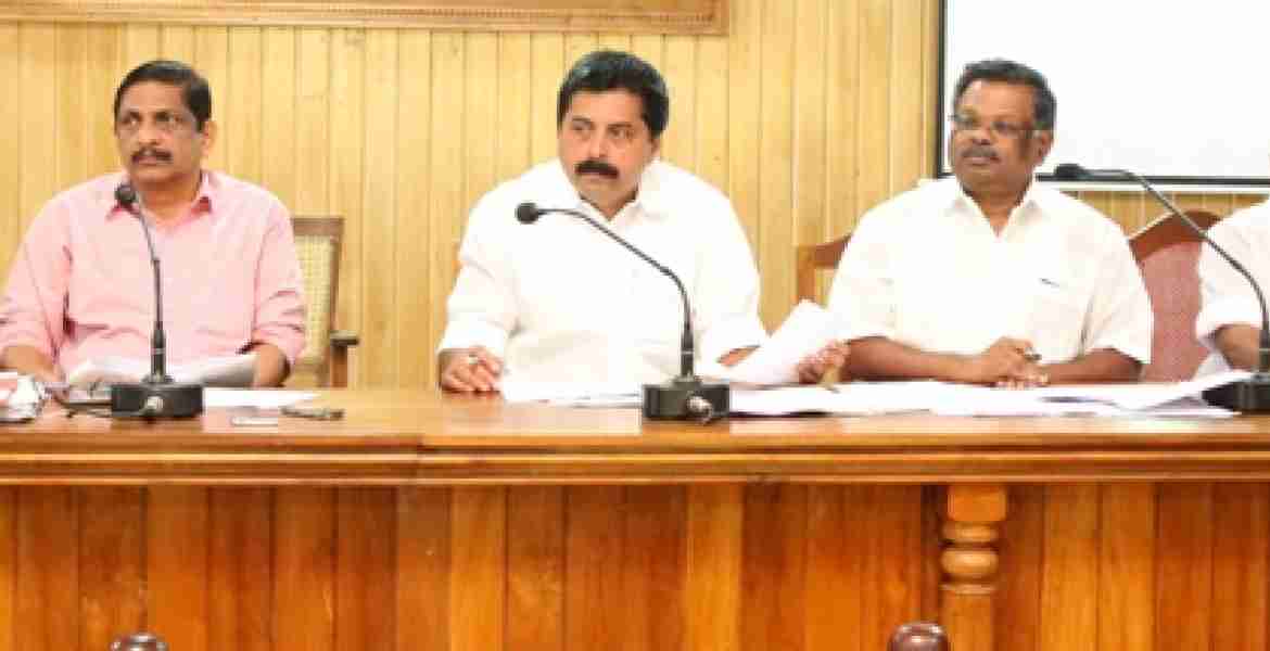 കലക്ടറേറ്റില്‍ ചേര്‍ന്ന ഡി.ഡി.സി യോഗത്തില്‍ നിന്ന്