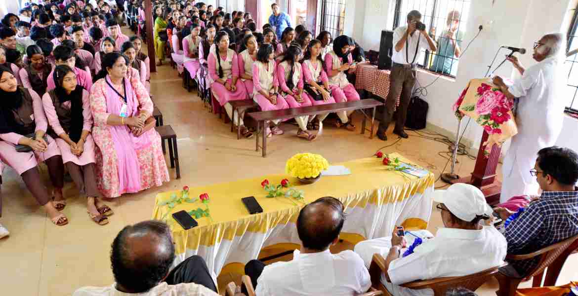  കണ്ണൂർ വിദ്യാഭ്യാസ ജില്ല സംഘടിപ്പിക്കുന്ന ഉന്നത വിദ്യാഭ്യാസ പ്രദർശനം 'മിനി ദിശ 2024' ന് കണ്ണൂർ ഗവ ടൗൺ ഹയർ സെക്കണ്ടറി സ്‌കൂളിൽ രജിസ്‌ട്രേഷൻ, പുരാവസ്തു വകുപ്പ് മന്ത്രി രാമചന്ദ്രൻ കടന്നപ്പള്ളി ഉദ്ഘാടനം ചെയ്യുന്നു