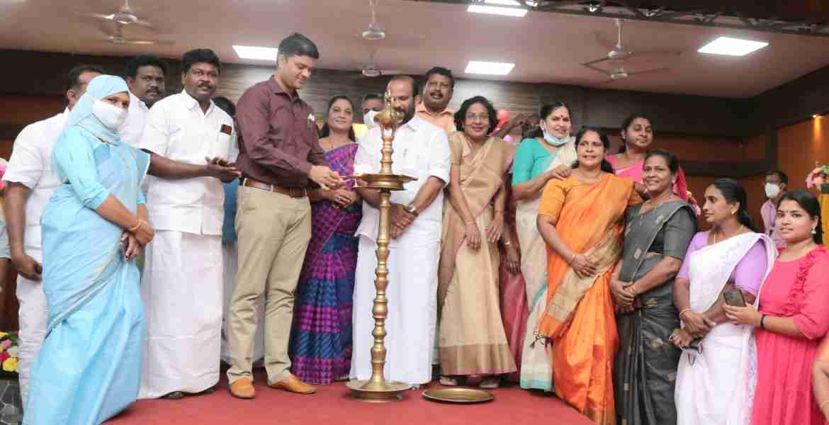 ജില്ലാ പഞ്ചായത്ത് വാർഷിക ആഘോഷ പരിപാടികൾ കളക്ടർ ജാഫർ മാലിക് ഉദ്ഘാടനം ചെയ്യുന്നു.