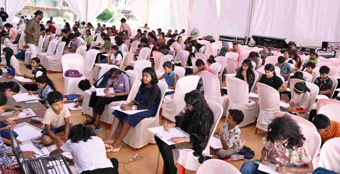 എന്റെ കേരളം പ്രദര്‍ശന വിപണന മേളയോടനുബന്ധിച്ച് വിദ്യാര്‍ത്ഥികള്‍ക്കായി സംഘടിപ്പിച്ച പെൻസിൽ ഡ്രോയിങ്ങ്