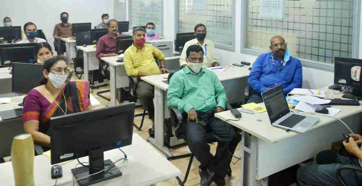 ജില്ലയിലെ അസിസ്റ്റന്റ് പബ്ലിക് പ്രോസിക്യൂട്ടര്‍മാര്‍ക്കും ഉന്നത പോലീസ് ഉദ്യോഗസ്ഥര്‍ക്കുമായി നടത്തിയ ഇ - പ്രോസിക്യൂഷന്‍ പരിശീലനം.