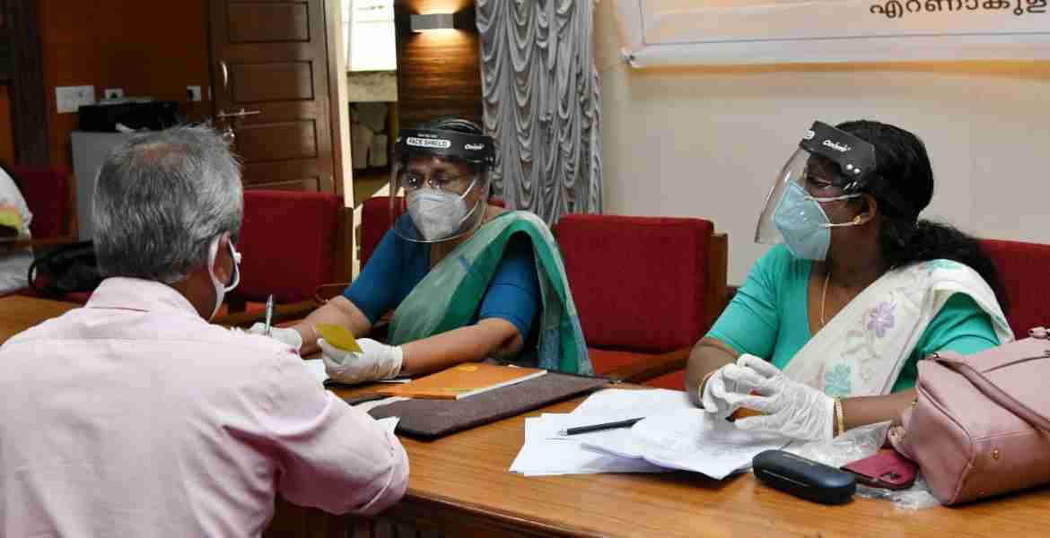 എറണാകുളം ജില്ലാ പഞ്ചായത്ത് പ്രിയദർശിനി ഹാളിൽ നടന്ന കേരള വനിതാ കമ്മിഷൻ മെഗാ അദാലത്ത്