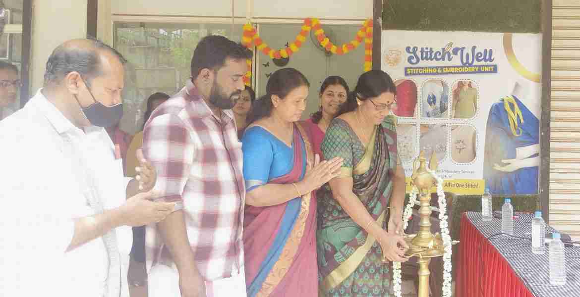ചെന്നീര്‍ക്കര ഐ ടി ഐ ജംഗ്ഷനില്‍ ആരംഭിച്ച വനിതാ ഗ്രൂപ്പ് സംരംഭം ' സ്റ്റിച്ച് വെല്‍' ഉദ്ഘാടനം പ്രസിഡന്റ്  ജെ. ഇന്ദിരാ ദേവി നിര്‍വഹിക്കുന്നു