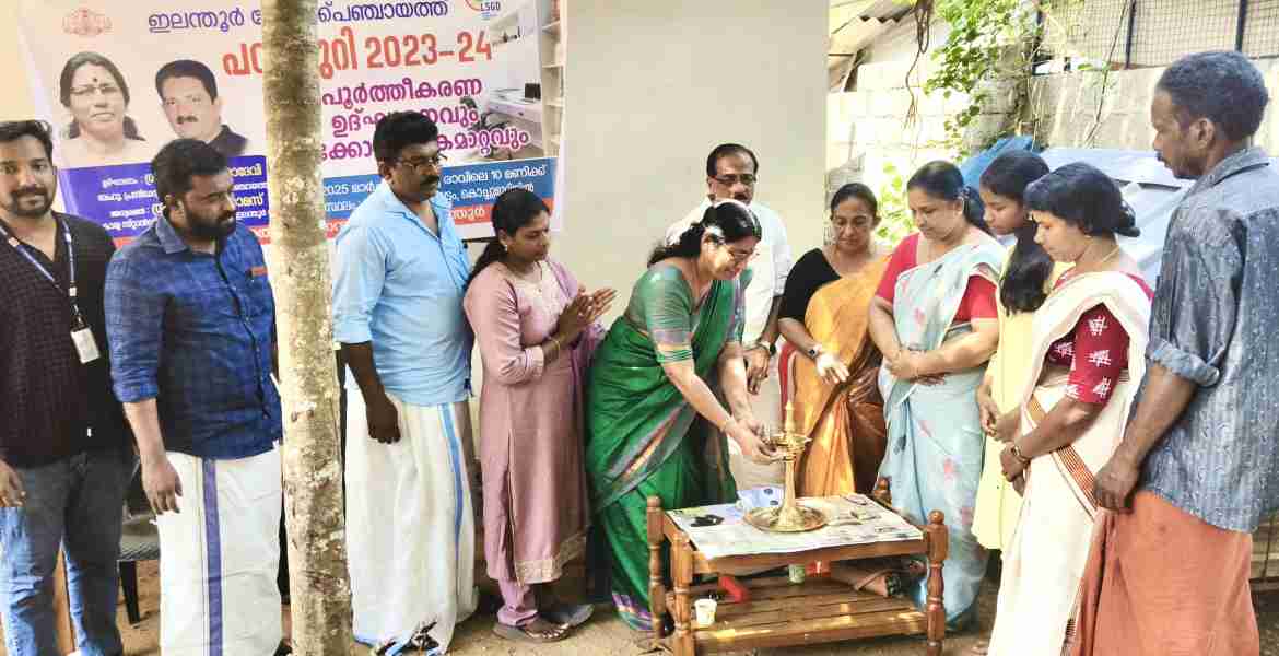 പഠനമുറികളുടെ ഉദ്ഘാടനവും താക്കോല്‍ കൈമാറ്റവും  ഇലന്തൂര്‍ ബ്ലോക്ക്പഞ്ചായത്ത ്പ്രസിഡന്റ് ജെ.ഇന്ദിരാദേവി നിര്‍വഹിക്കുന്നു