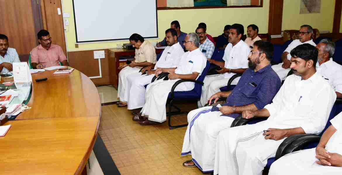 തദ്ദേശ ഭരണസ്ഥാപന തെരഞ്ഞെടുപ്പുമായി ബന്ധപ്പെട്ട് വോട്ടര്‍പട്ടിക പുതുക്കുന്നത് സംബന്ധിച്ച് വിളിച്ചുചേര്‍ത്ത രാഷ്ട്രീയ പാര്‍ട്ടി പ്രതിനിധികളുടെ യോഗം