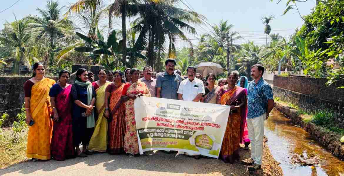 ഇനി ഞാന്‍ ഒഴുകട്ടെ പദ്ധതിയുടെ മൂന്നാംഘട്ട ഉദ്ഘാടനം ഏറത്ത് ഗ്രാമപഞ്ചായത്ത് പ്രസിഡന്റ് രാജേഷ് ആമ്പാടിയില്‍ നിര്‍വഹിക്കുന്നു