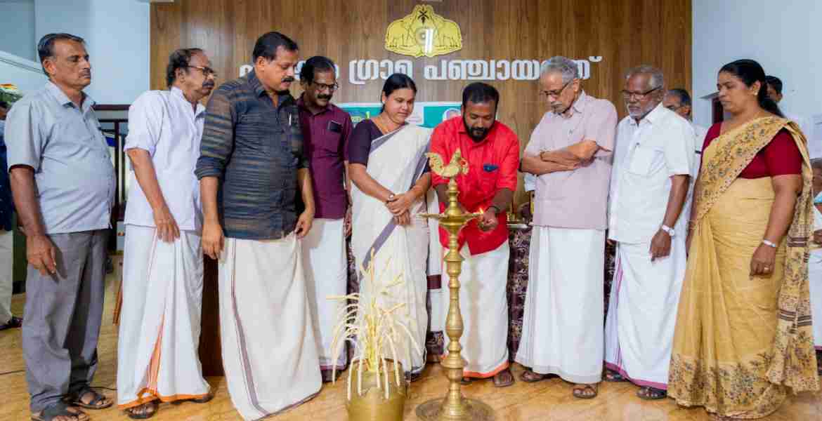 ഏഴോം ഗ്രാമപഞ്ചായത്ത് കൃഷിഭവന്റെ ആഭിമുഖ്യത്തിൽ കർഷക ദിനം  ഗ്രാമപഞ്ചായത്ത് ഹാളിൽ ജില്ലാ പഞ്ചായത്തംഗം സി പി ഷിജു ഉദ്ഘാടനം ചെയ്യുന്നു