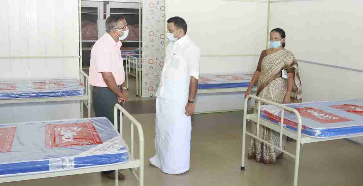 തൊടുപുഴയില് പണി പൂര്ത്തികരിച്ച് തയ്യാറായ ഫസ്റ്റ് ലൈന് ട്രീറ്റ്മെന്റ് സെന്റര് അഡ്വ.ഡീന് കുര്യാക്കോസ് എം പി സന്ദര്ശിക്കുന്നു  
