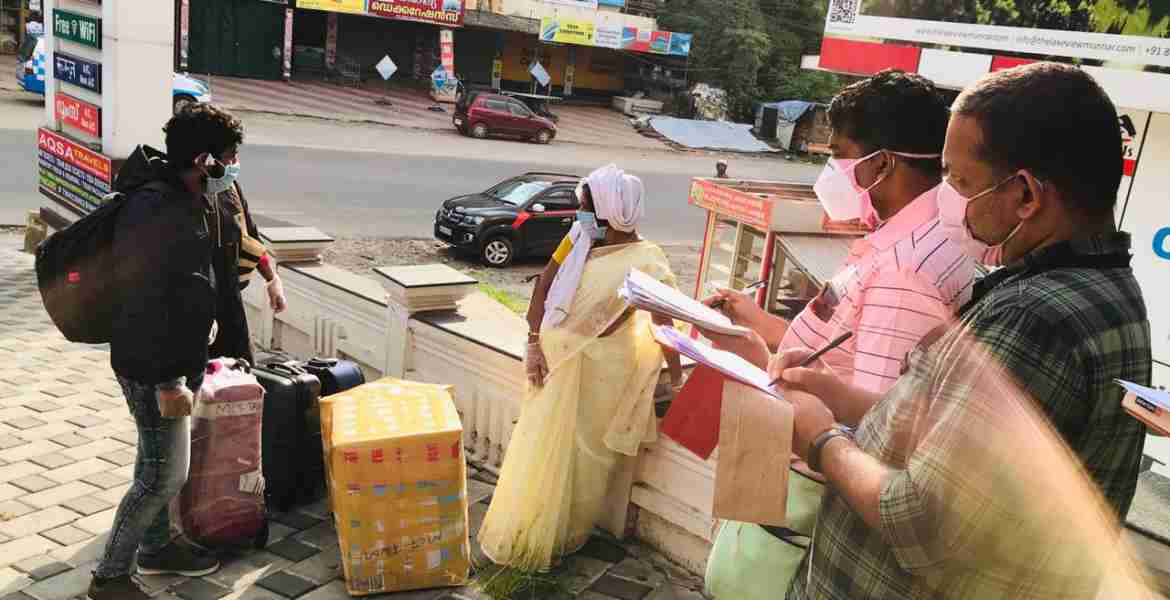 വിദേശത്തു നിന്നെത്തിയവരെ നിരീക്ഷണത്തിനായി അടിമാലിയില്‍ എത്തിച്ചപ്പോള്‍