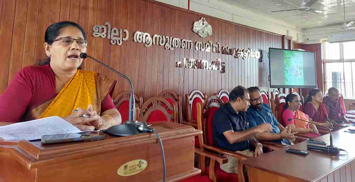 ഹരിത കേരളം മിഷന്റെ ആഭിമുഖ്യത്തില്‍ സംഘടിപ്പിച്ച ജില്ലാതല പരിസ്ഥിതി സെമിനാര്‍ ജില്ല പഞ്ചായത്ത് പ്രസിഡന്റ് ദീനാമ്മ റോയി ഉദ്ഘാടനം ചെയ്യുന്നു