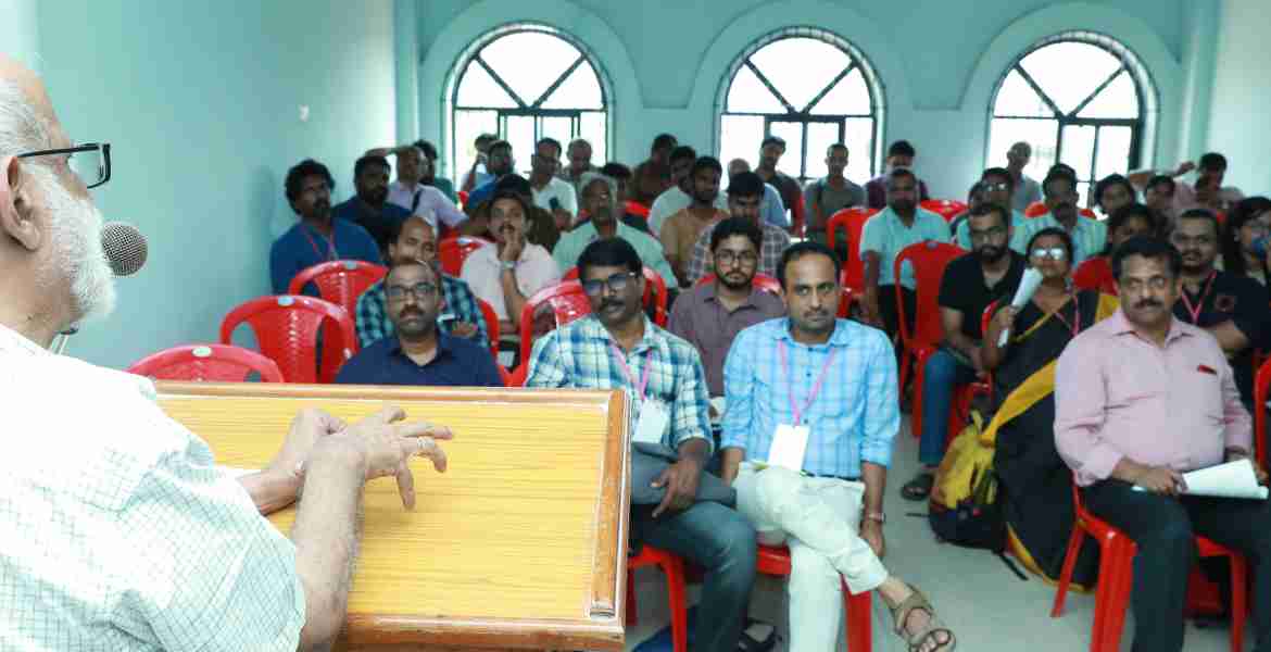 ചരിത്ര കോണ്‍ഗ്രസിന്റെ ഭാഗമായി നടന്ന കേരള പാനല്‍ ചര്‍ച്ചയില്‍ പ്രൊഫ.കേശവന്‍ വെളുത്താട്ട് സംസാരിക്കുന്നു