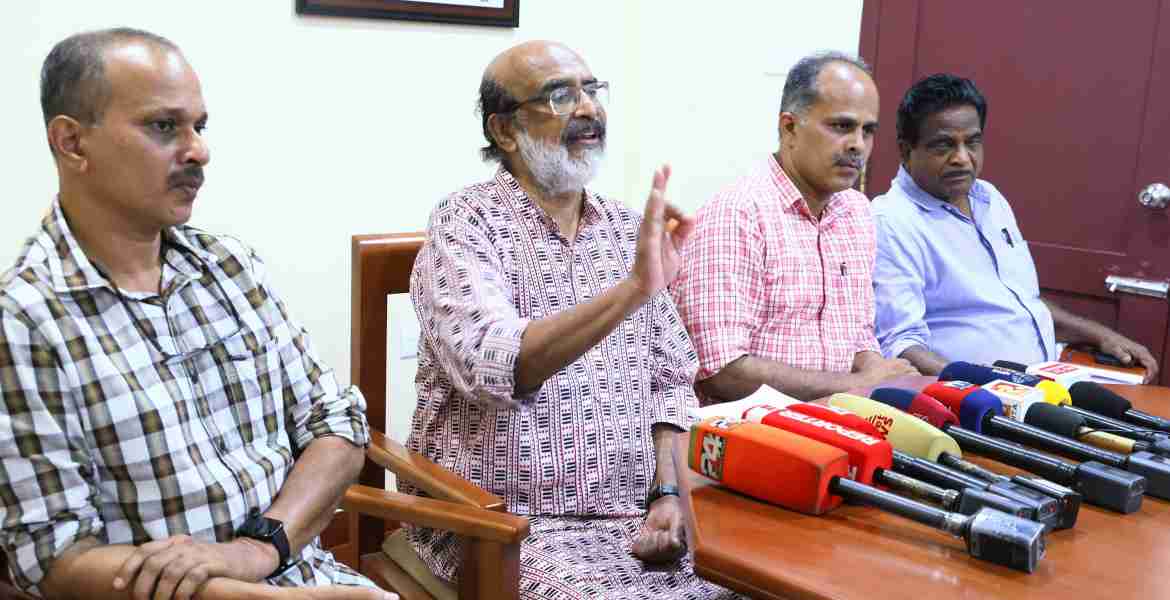 20000 പേർക്ക് തൊഴിൽ നൽകാൻ ലക്ഷ്യമിട്ട്  രണ്ട് മാസം നീളുന്ന വിജ്ഞാന കണ്ണൂർ തൊഴിൽ ഡ്രൈവ് - കണ്ണൂർ ഗസ്റ്റ് ഹൗസിൽ നടന്ന ഡോ.ടി എം തോമസ് ഐസക്കിൻ്റെ വാർത്ത സമ്മേളനം