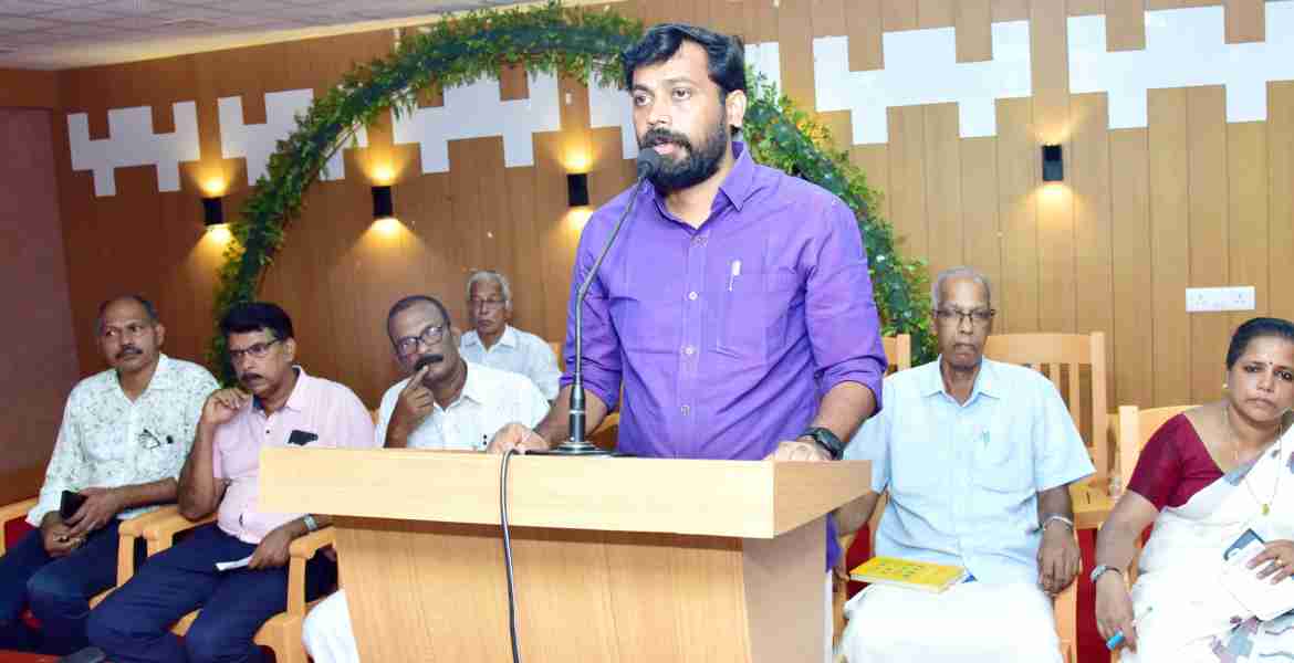 കണ്ണപുരം പഞ്ചായത്ത്, ഹരിതകേരളം മിഷൻ, ടെക്നീഷ്യൻ ആന്റ്റ് ഫാർമേഴ്‌സ് കോ :ഓർഡിനേഷൻ സൊസൈറ്റി -സംയുക്താഭിമുഖ്യത്തിൽ സംഘടിപ്പിച്ച കർഷക സദസ്സ്  എം വിജിൻ എം എൽ എ ഉദ്ഘാടനം ചെയ്യുന്നു.
