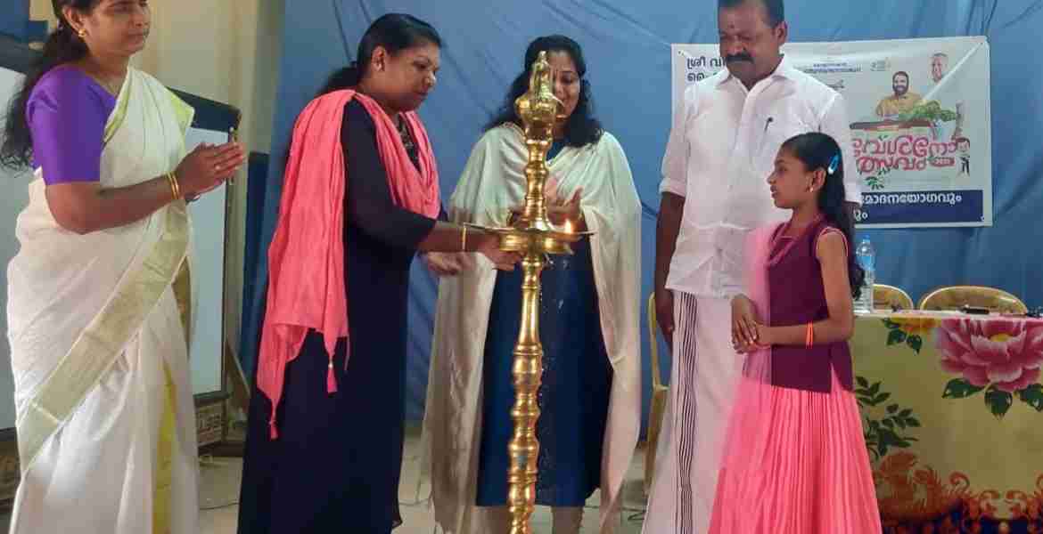പുല്ലാട് ശ്രീ വിവേകാനന്ദ ഹൈസ്‌കൂള്‍ പ്രവേശനോത്സവവും അനുമോദന യോഗവും കോയിപ്രം ഗ്രാമപഞ്ചായത്ത് പ്രസിഡന്റ് സി.ജി ആശ ഉദ്ഘാടനം ചെയ്യുന്നു.