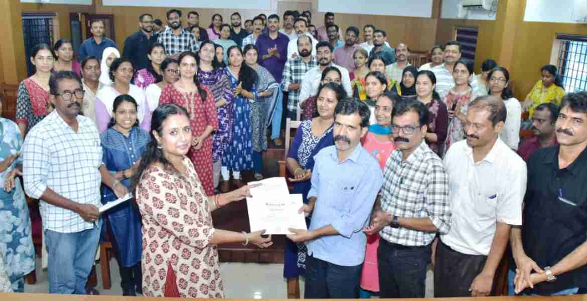 ലൈഫ് ഭവന പദ്ധതി: നിർവഹണ ഉദ്യോഗസ്ഥരെ അനുമോദിച്ചു